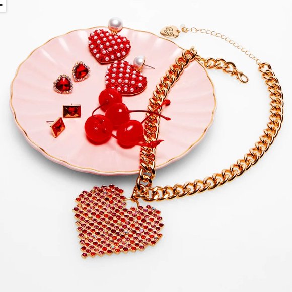 NWT Betsey Johnson Heart Necklace - Pink & Red Rhinestone Heart Thick Gold Chain - Picture 7 of 8